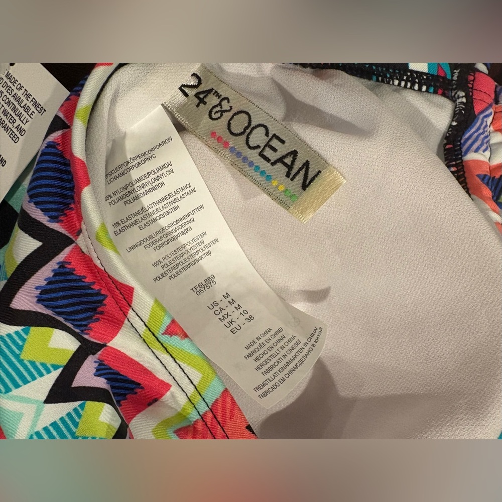TANKINI TOP  NWT*  Women’s   24 & Ocean 
Size Medium‎ Multicolor Pattern - Picture 6 of 7